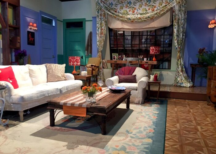 How to decorate like monica's apartment