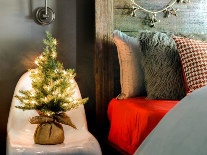 How to decorate a tiny apartment for christmas