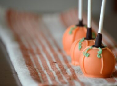 How to decorate pumpkin cake pops