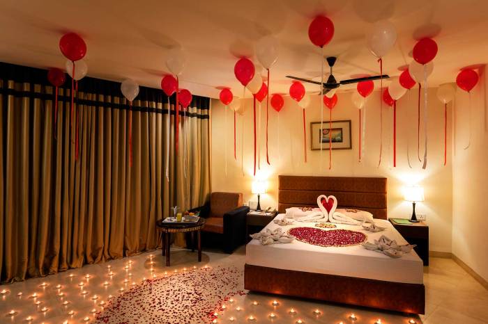 How to decorate hotel room for honeymoon