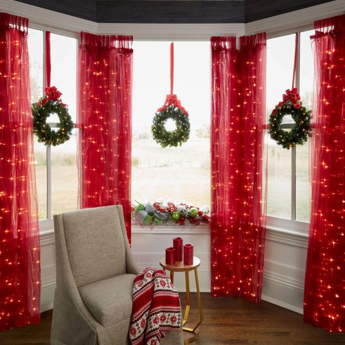 How to decorate windows with christmas wreaths