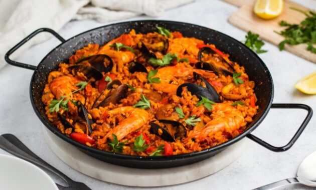 How to Cook Paella Spanish Style A Flavorful Guide to Mastering the Traditional Dish